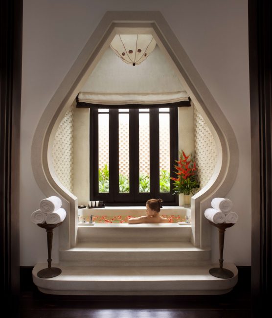 InterContinental đánh dấu 75 năm tiên phong trong dịch vụ du lịch đẳng cấp 8 InterContinental Danang Sun Peninsula Resort Seaside Villa On The Rocks bathroom