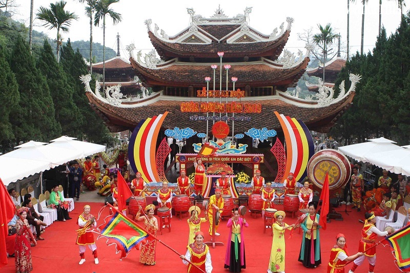 Lễ hội chùa Hương - Chuyến hành trình thiêng liêng về miền đất Phật | Wanderlust Tips