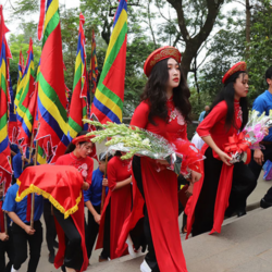 Le hoi den hung net dep van hoa tam linh nguoi viet