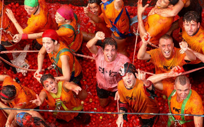 La Tomatina: Lễ hội ném cà chua độc đáo tại Tây Ban Nha
