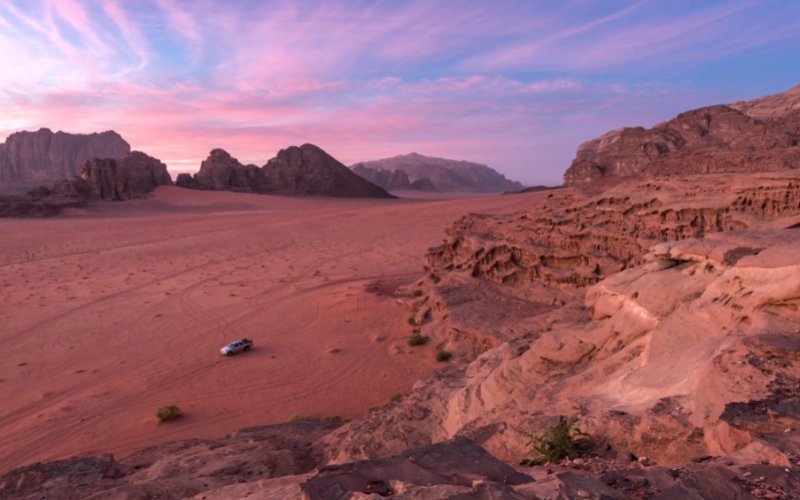 Khám phá thung lũng ánh trăng Wadi Rum, Jordan Khám phá thung lũng ánh trăng Wadi Rum, Jordan