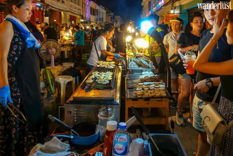 Chợ đêm tại Phố cổ Phuket thu hút nhiều người đến | Wanderlust Tips