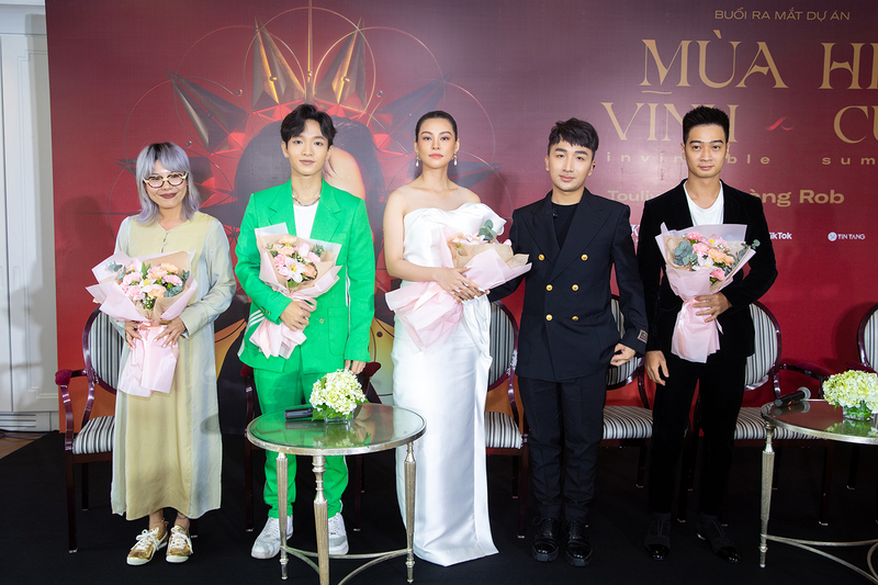 Hoàng Rob công bố dự án âm nhạc Mùa Hè Vĩnh Cửu, kết hợp cùng Hoàng Touliver và SlimV 6 Hoàng Rob công bố dự án âm nhạc Mùa Hè Vĩnh Cửu, kết hợp cùng Hoàng Touliver và SlimV | Wanderlust Tips
