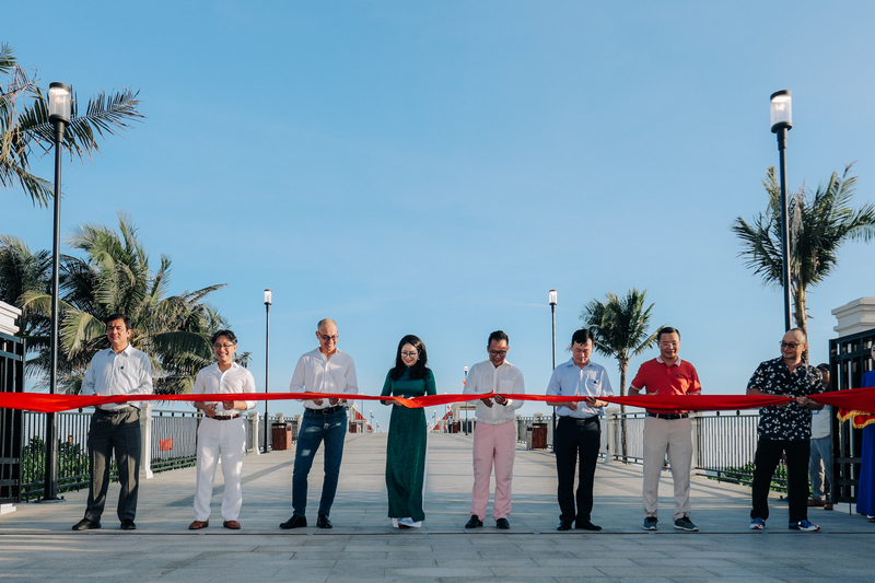 Chính thức khánh thành Cầu ngắm biển dài nhất Đông Nam Á và khai trương phố TMDV Hamptons Plaza Hồ Tràm 7 Chính thức khánh thành Cầu ngắm biển dài nhất Đông Nam Á và khai trương phố TMDV Hamptons Plaza Hồ Tràm | Wanderlust Tips