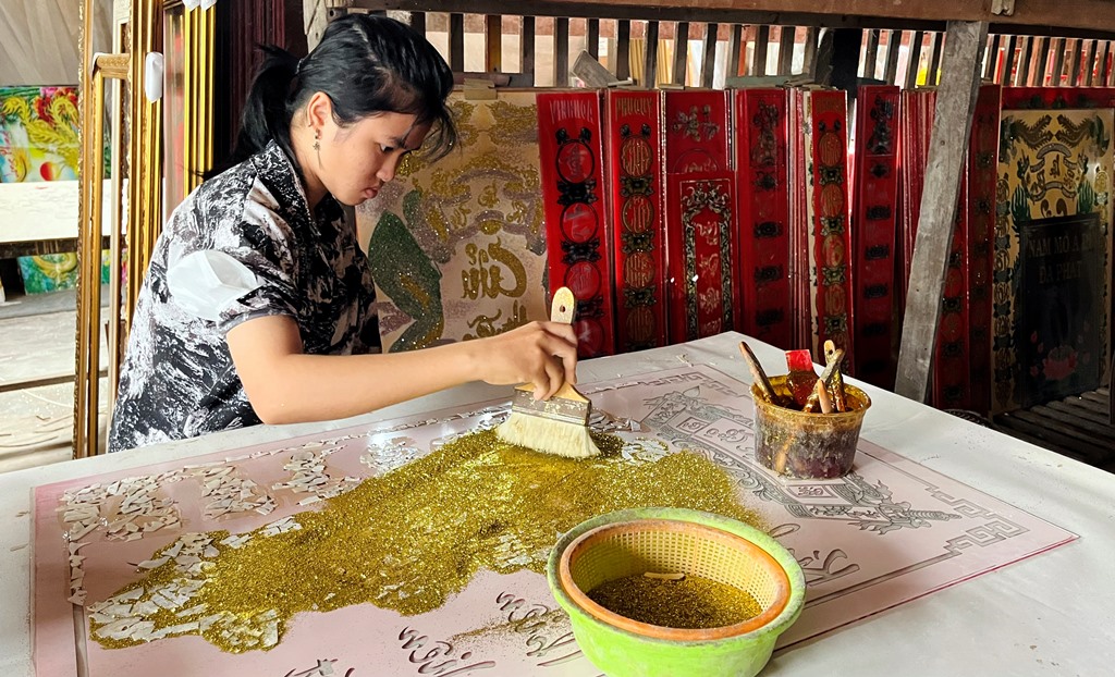 Tranh kiếng: Nghề lưu giữ nét xưa tại An Giang