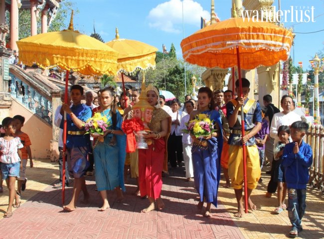 le-ruoc-dai-lich-trang-trong-dieu-mua-truyen-thong-nguoi-Khmer-trong-le-hoi-nguoi-Khmer