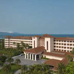 Dam cuoi An Do dau tien ngap sac hong tai Danang Marriott Resort Spa