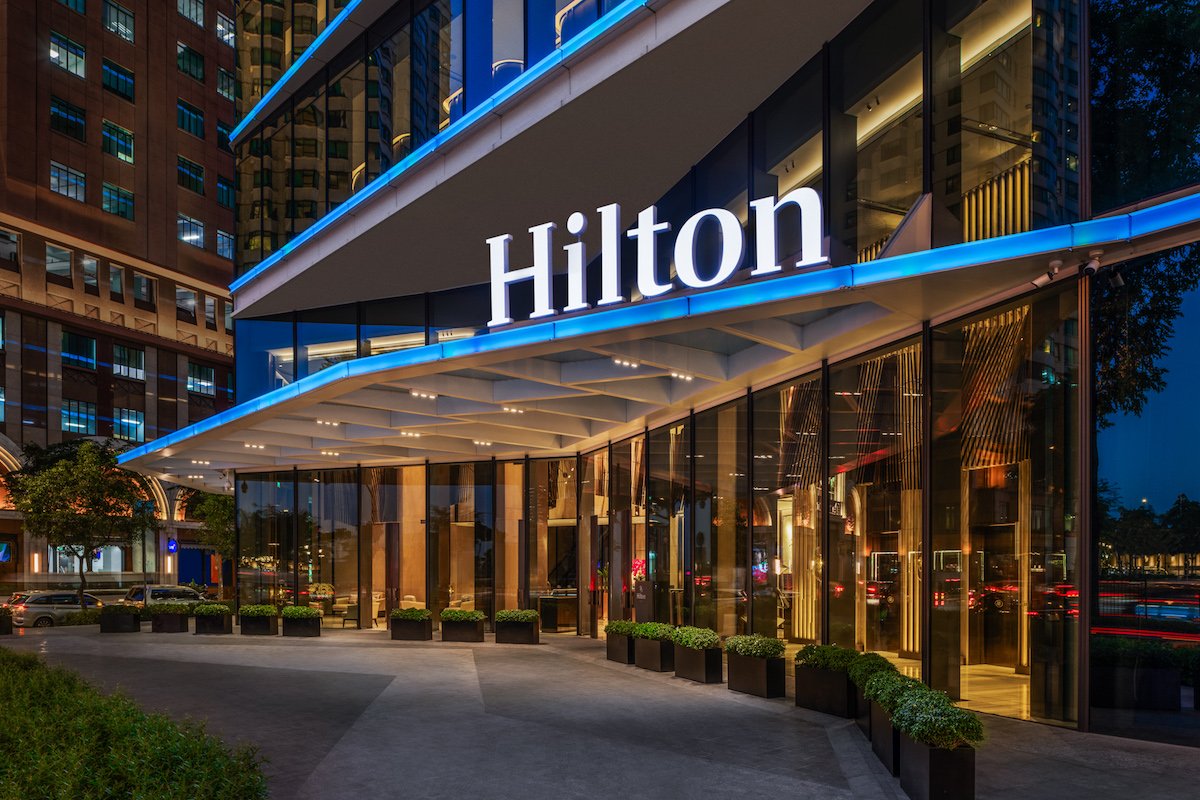Hilton Saigon chính thức khai trương, đánh dấu sự xuất hiện tại thành phố Hồ Chí Minh 5 Hilton Sai Gon Entrance Twilight 02