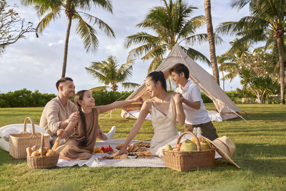 CXRHT Glamping Picnics Family 1