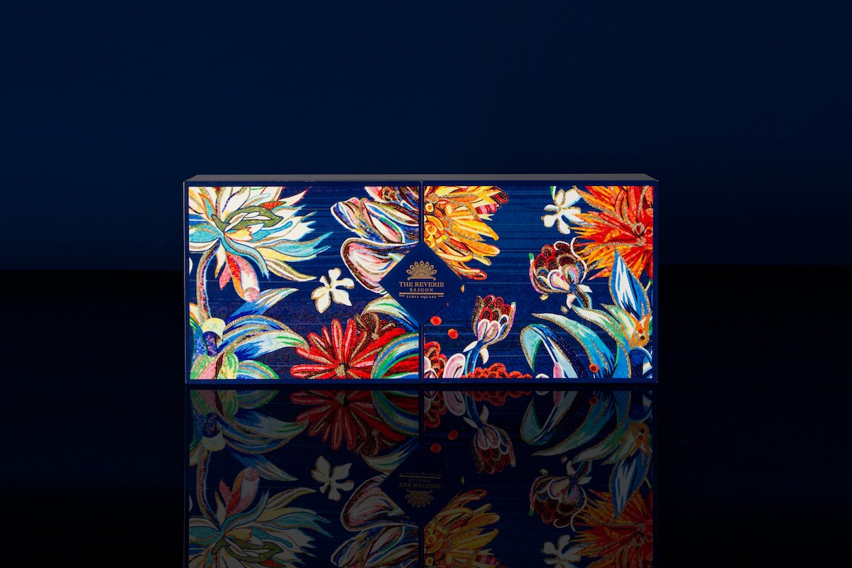 Khám phá nét đẹp văn hoá qua bộ sưu tập bánh trung thu "Dạ Nguyệt Viên" 2024 của The Reverie Saigon 6 Hoa Kien Nguyet A Glimpse of Blossom 8 Cake