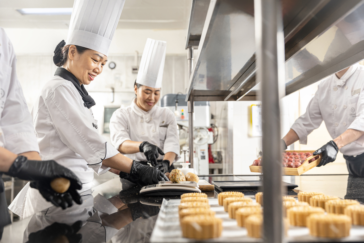 Sheraton Ha Noi ra mat bo suu tap banh trung thu Legacy