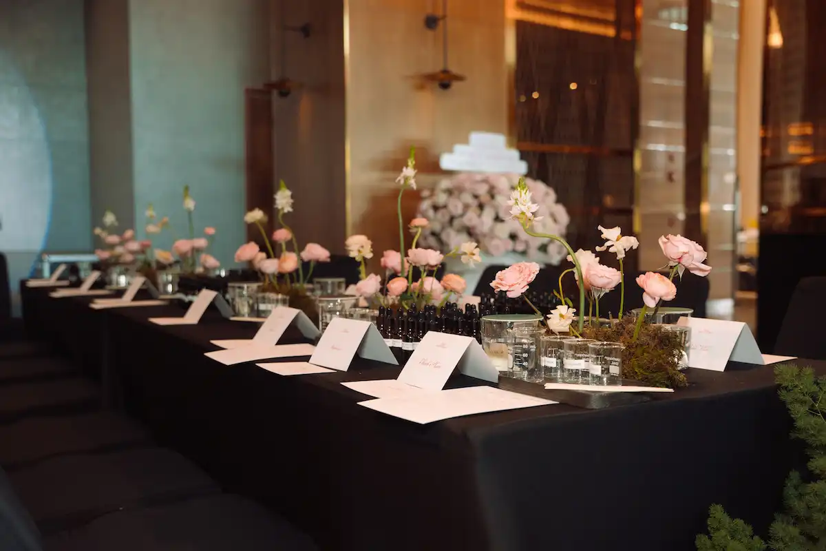 Kham pha huong sac Xuan He tai Workshop nuoc hoa 22Avec Amour Springs Embrace22 Le Meridien Saigon 1