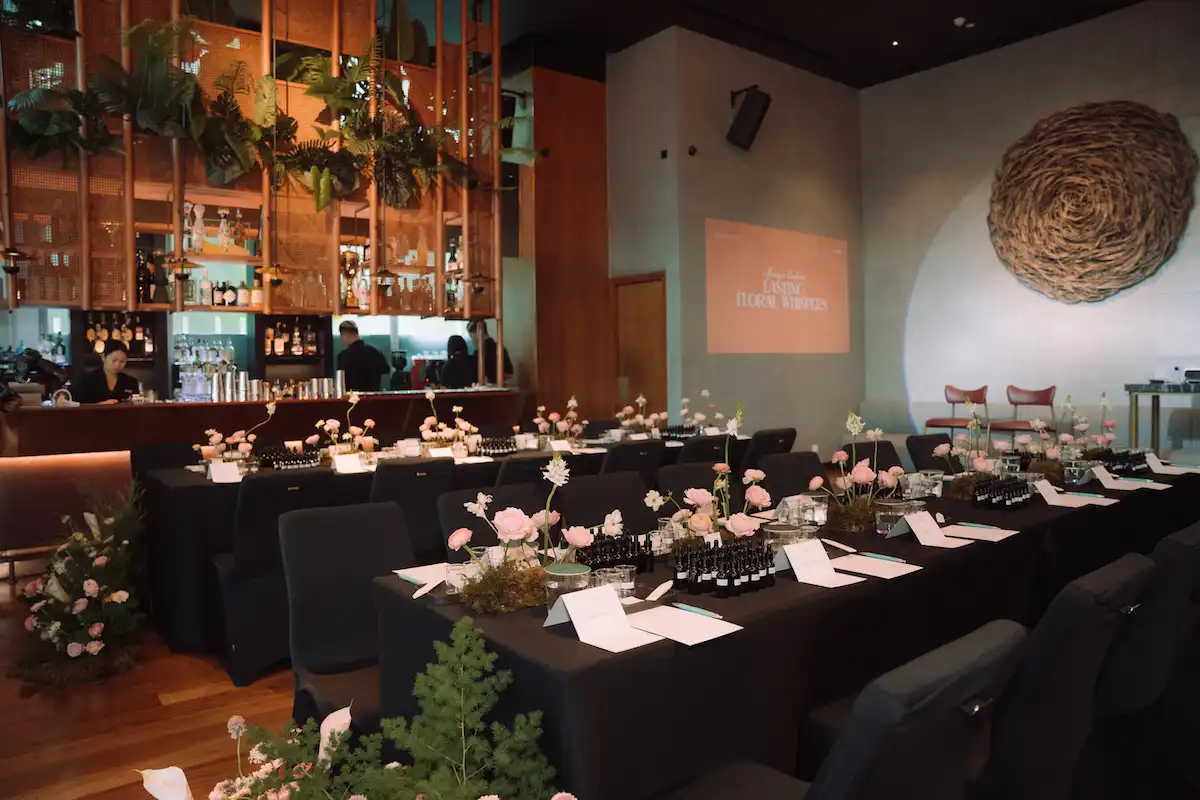 Kham pha huong sac Xuan He tai Workshop nuoc hoa 22Avec Amour Springs Embrace22 Le Meridien Saigon