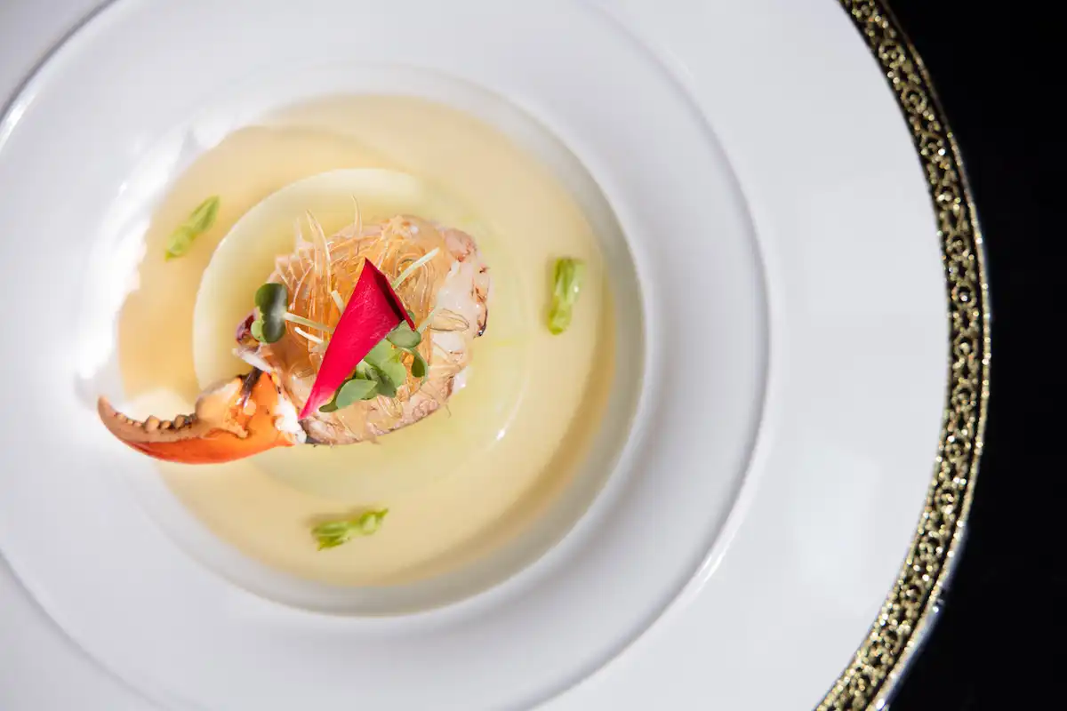 Trải nghiệm thực đơn 3 sao Michelin bởi hai đầu bếp trứ danh Siu Hin Chi và Wong Fu Kueng 8 Trai nghiem thuc don 3 sao Michelin boi hai dau bep tru danh Siu Hin Chi va Wong Fu Kueng 4