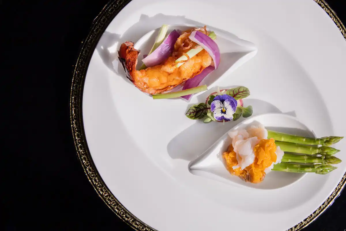 Trải nghiệm thực đơn 3 sao Michelin bởi hai đầu bếp trứ danh Siu Hin Chi và Wong Fu Kueng 7 Trai nghiem thuc don 3 sao Michelin boi hai dau bep tru danh Siu Hin Chi va Wong Fu Kueng 5