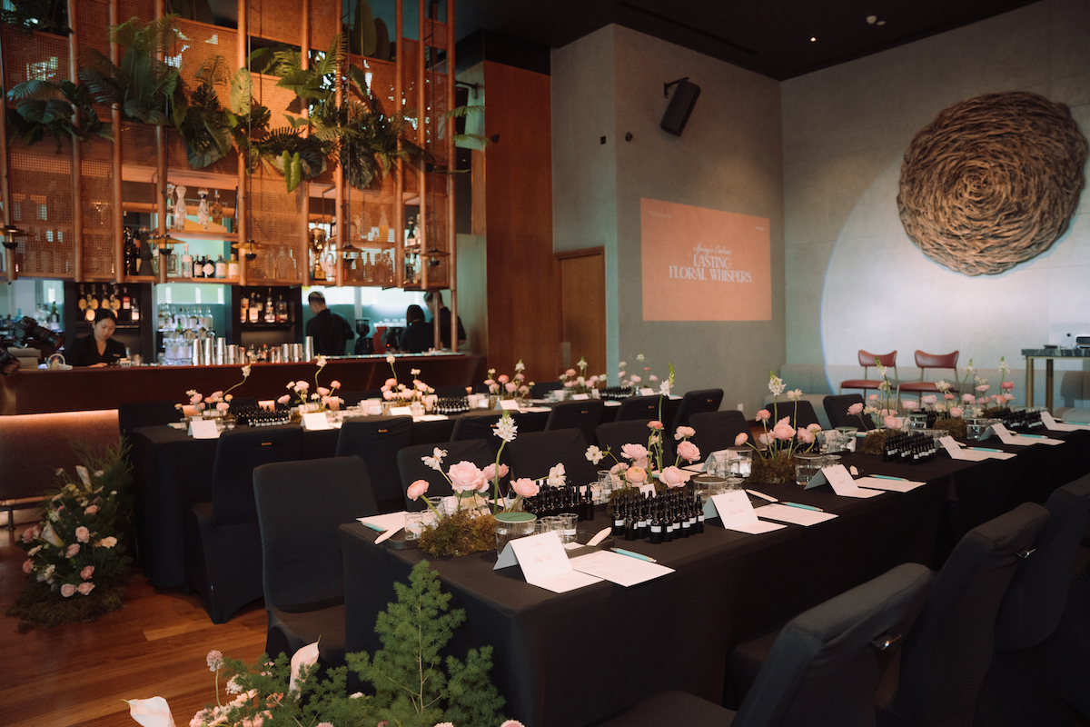 Kham pha huong sac Xuan He tai Workshop nuoc hoa 22Avec Amour Springs Embrace22 Le Meridien Saigon