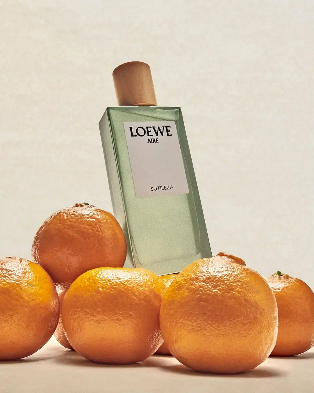 LOEWE Aire Sutileza kết thúc với nốt hương Trái Cây