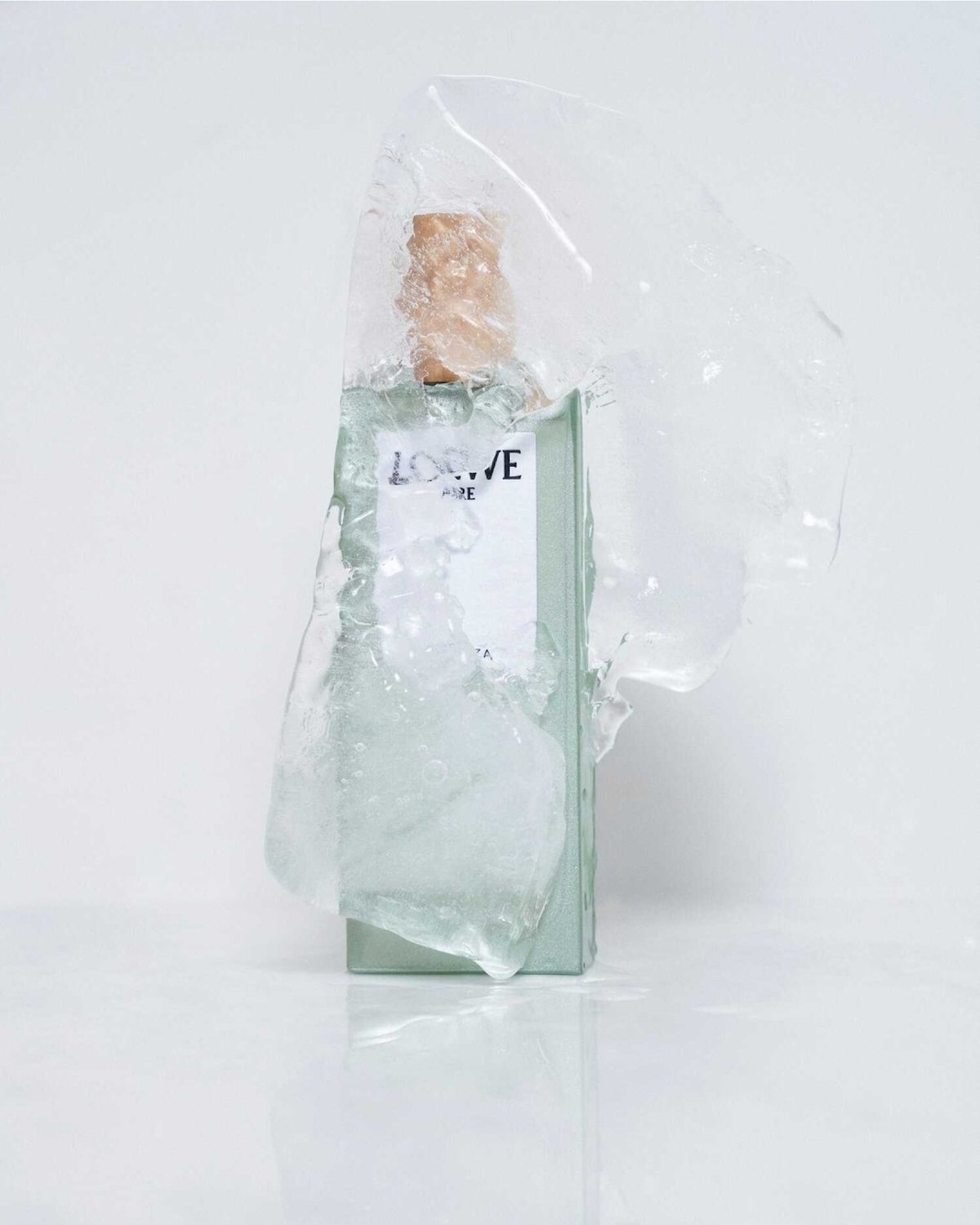 Kham pha the gioi nuoc hoa dang cap tu Loewe 4