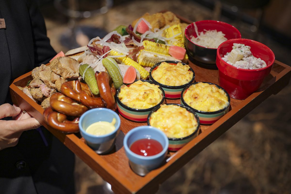 hoa-minh-vao-le-hoi-bia-oktoberfest-tai-times-square