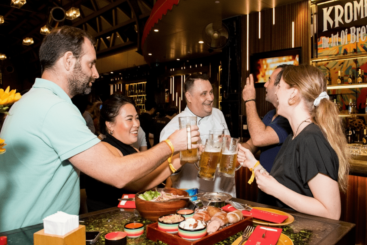 hoa-minh-vao-le-hoi-bia-oktoberfest-tai-times-square
