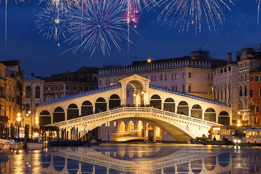 Venice: Vẻ Đẹp Lễ Hội Khi Thắp Sáng Mùi Hương Cuối Năm 5 Venice